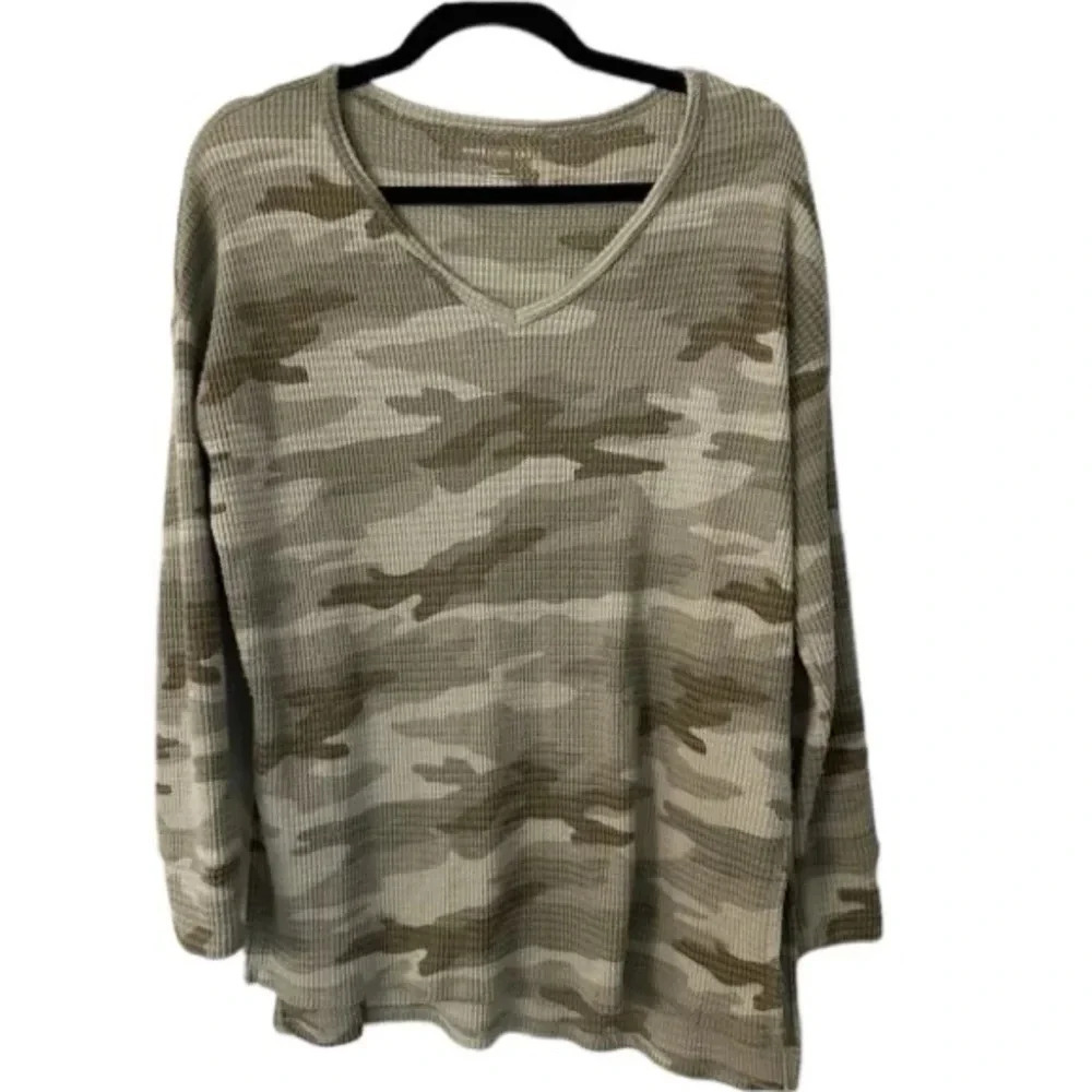 American Eagle Women's Long Sleeve V-Neck Waffle Camo Thermal Top Size S GUC